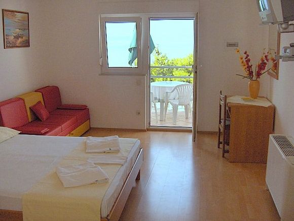 Appartement App br. 4 dans Bratus 6