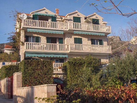 Appartement Žuta soba s balkonom dans Bol 1