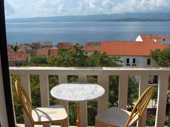 Appartement Žuta soba s balkonom dans Bol 8