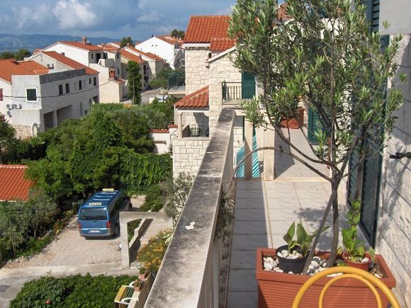 Appartement Žuta soba s balkonom dans Bol 9