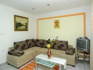 Appartement Prizemlje 1- desni dans Zavalatica 5
