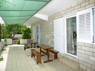 Appartement Prizemlje 1- desni dans Zavalatica 7
