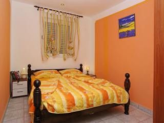 Appartement Prizemlje 2- lijevi dans Zavalatica 2