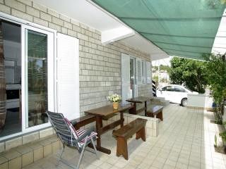 Appartement Prizemlje 2- lijevi dans Zavalatica 8