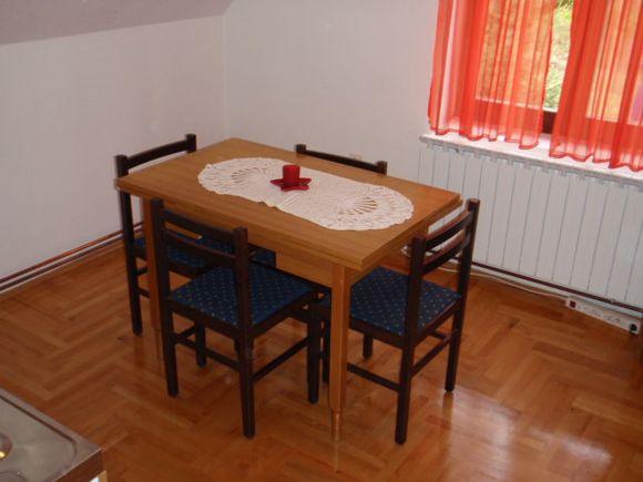 Appartement App - trokrevetni dans Smoljanac 1