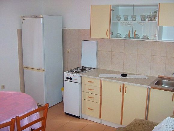 Appartement Prizemlje 1. desno dans Novalja 1