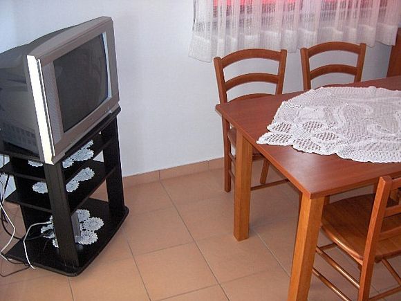 Appartement Gore 1.ravno desno dans Novalja 2