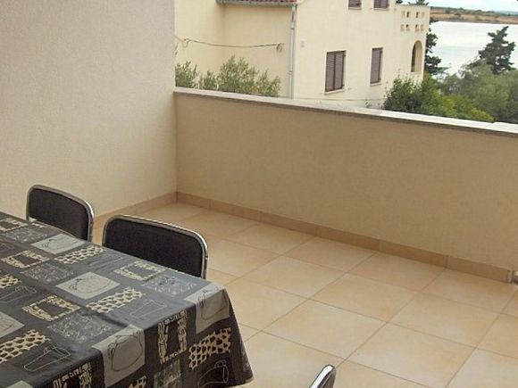 Appartement Gore 1.ravno desno dans Novalja 12