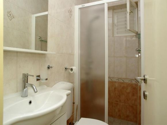 Appartement London dans Zavalatica 5