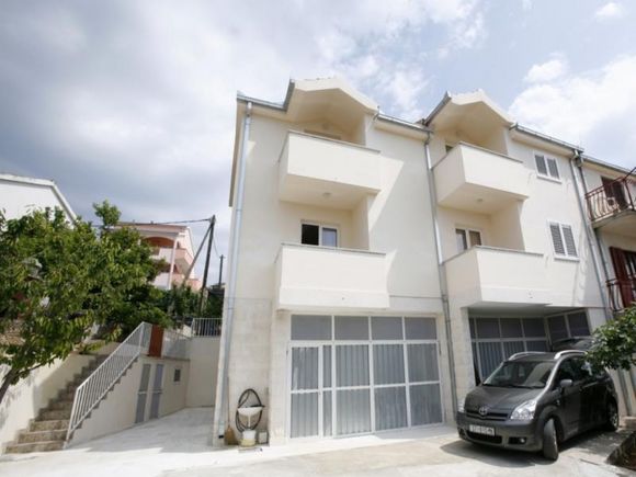 Appartement Mirta dans Okrug Gornji 1