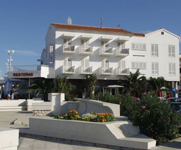 Appartement Hotel Loža dans Novalja 6