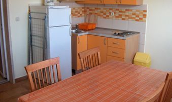 Appartement Narančasti dans Bol