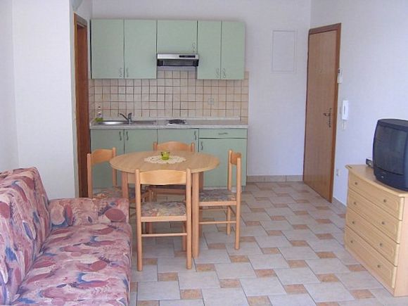 Appartement App br. 1 dans Novalja 1